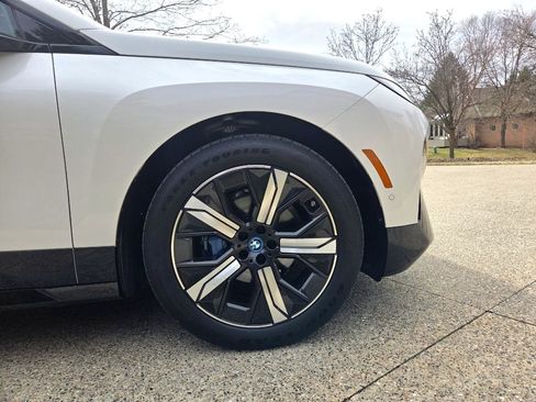 Used 2023 BMW iX xDrive50 w/ Premium Package image 8