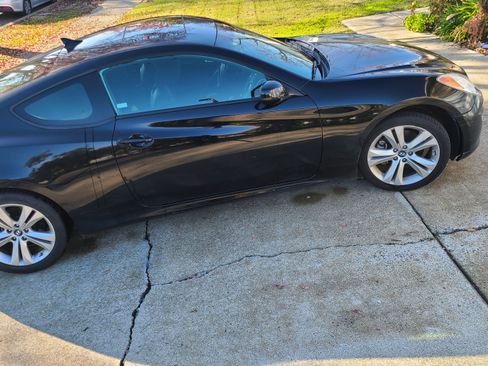Used 2011 Hyundai Genesis 2.0T image 6