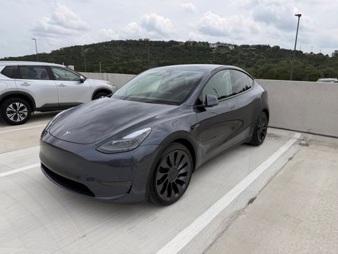 Used 2023 Tesla Model Y Performance AWD/4WD image 4