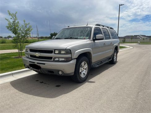 Used 2005 Chevrolet Suburban Z71 w/ Preferred Equipment Group AWD/4WD image 1