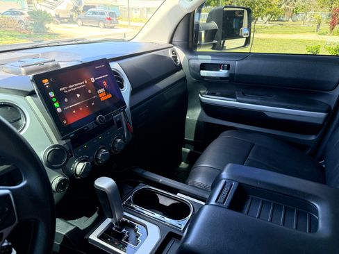 Used 2018 Toyota Tundra SR5 w/ SR5 Upgrade Package image 20