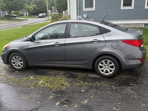 Used 2014 Hyundai Accent GLS FWD image 7