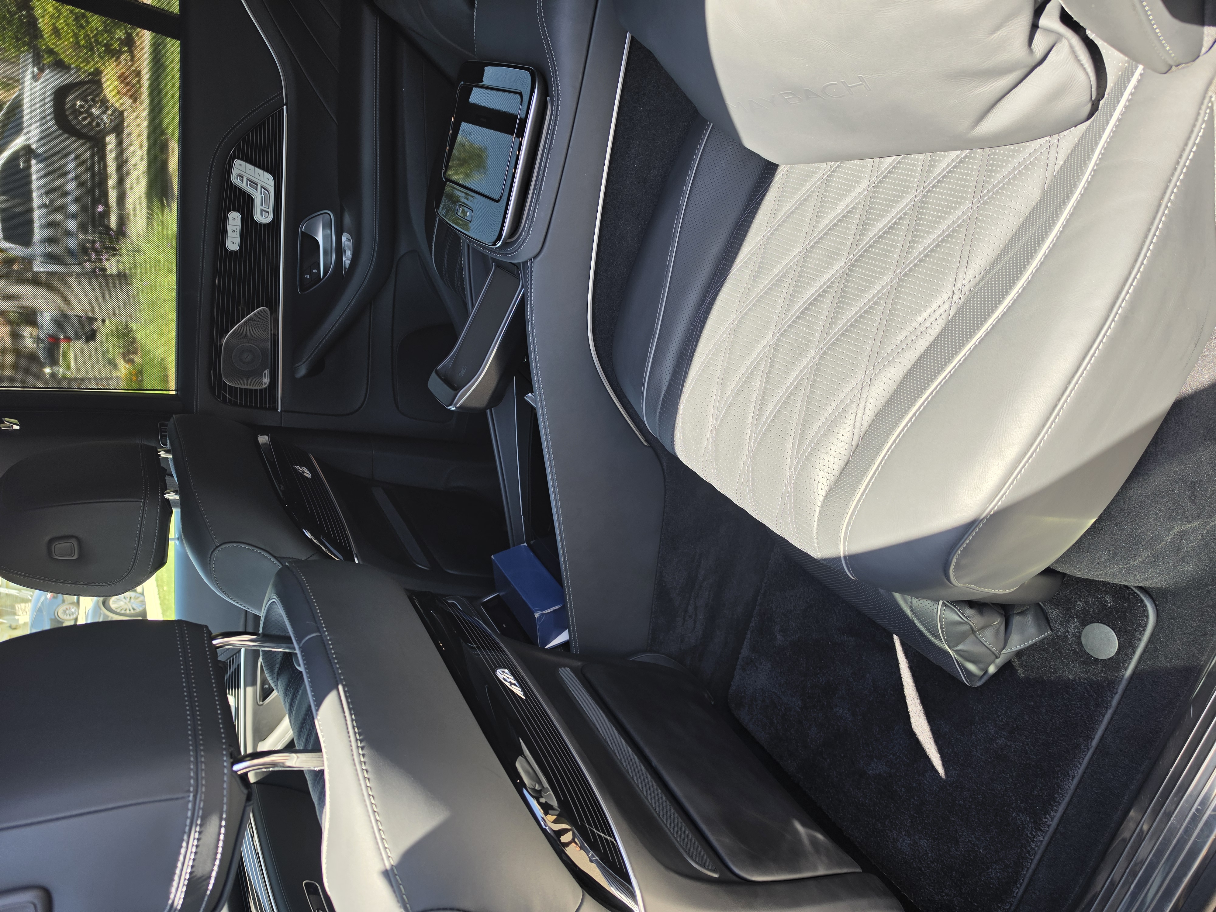 Used 2024 Mercedes-Benz Maybach GLS 600 4MATIC image 2