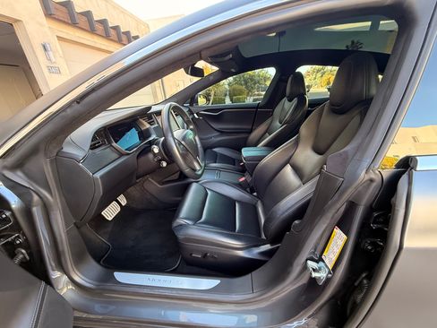 Used 2020 Tesla Model S Long Range Plus image 31