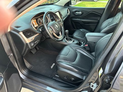 Used 2016 Jeep Cherokee Limited w/ Luxury Group image 10