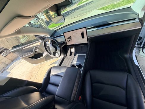 Used 2022 Tesla Model Y Performance image 13