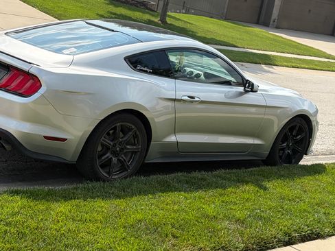 Used 2018 Ford Mustang Coupe w/ Black Accent Pkg RWD image 14