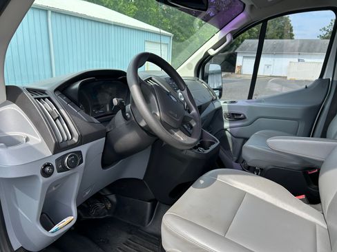 Used 2017 Ford Transit 250 130 Low Roof RWD image 9