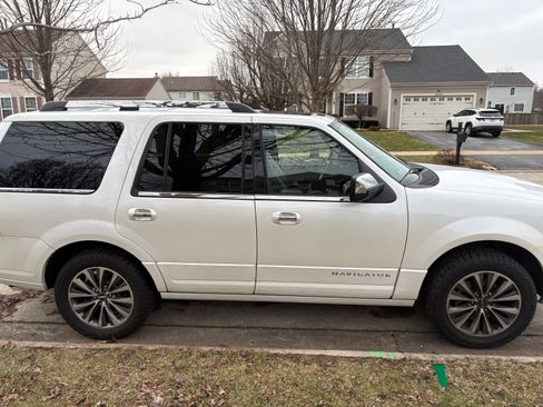 Used 2016 Lincoln Navigator Select image 6