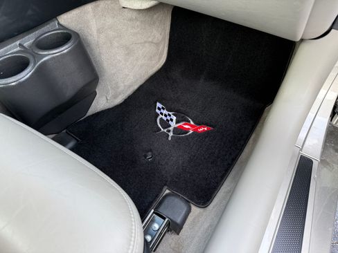 Used 2000 Chevrolet Corvette Coupe w/ Memory Pkg RWD image 16
