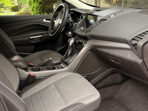 Used 2016 Ford Escape SE w/ Equipment Group 201A AWD/4WD image 8