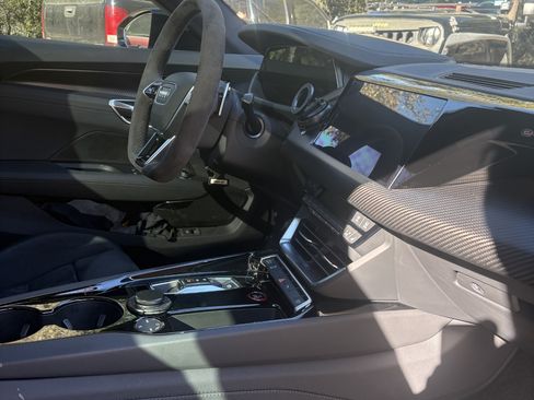 Used 2024 Audi e-tron GT Premium Plus image 4