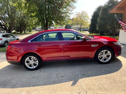 Used 2013 Ford Taurus SEL image 4