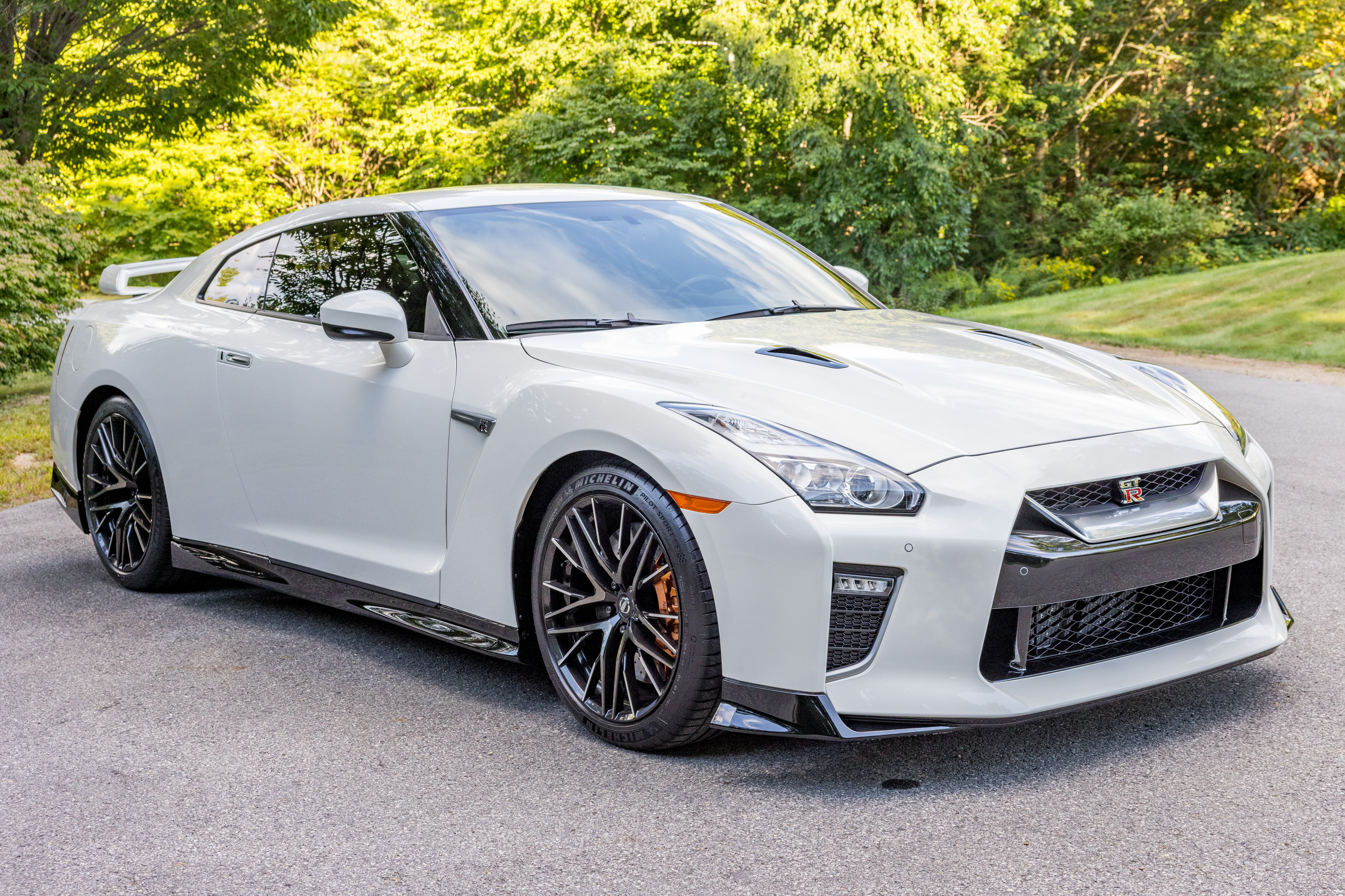 Used 2021 Nissan GT-R Premium AWD/4WD image 1