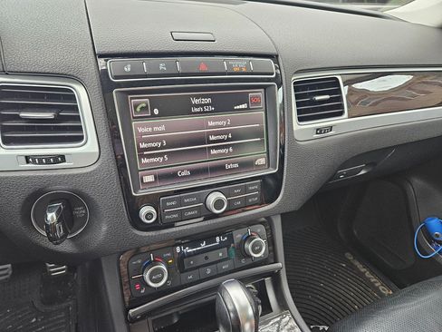 Used 2017 Volkswagen Touareg Executive image 12