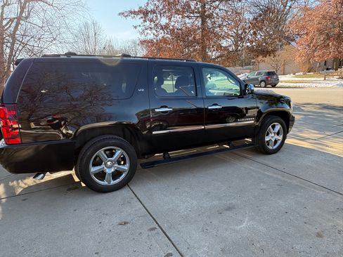 Used 2014 Chevrolet Suburban LTZ image 20