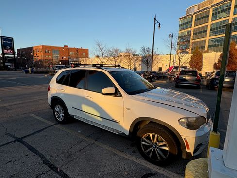 Used 2011 BMW X5 xDrive35d image 6