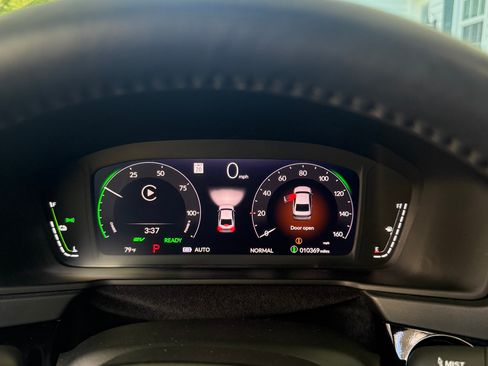 Used 2024 Honda Accord Sport image 11