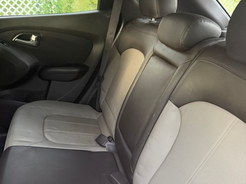 Used 2013 Hyundai Tucson Limited w/ Premium Pkg AWD/4WD image 16