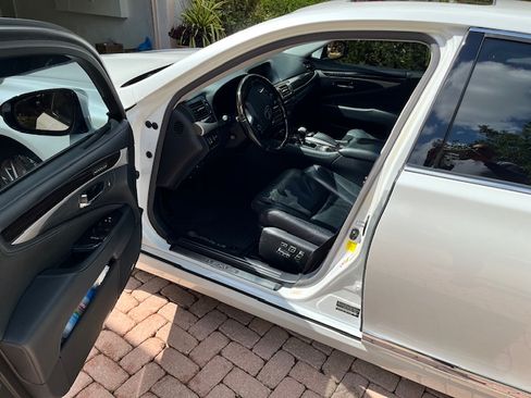 Used 2014 Lexus LS 460 w/ Comfort Package image 9