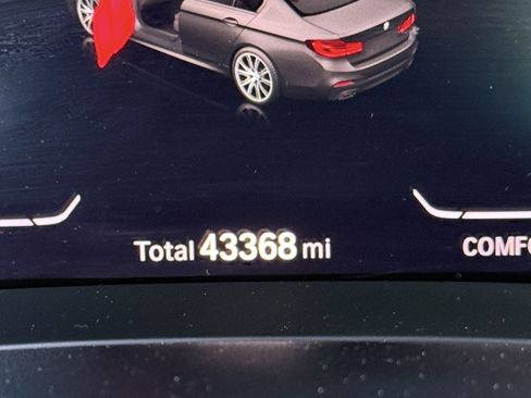 Used 2020 BMW 530i xDrive w/ M Sport Package image 12