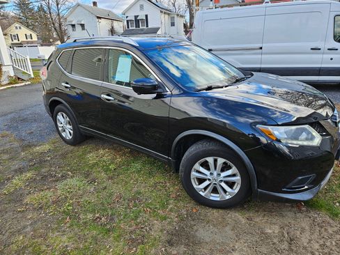 Used 2016 Nissan Rogue SV w/ SV Premium Package image 2
