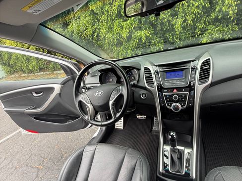 Used 2014 Hyundai Elantra GT w/ Option Group 02 FWD image 16