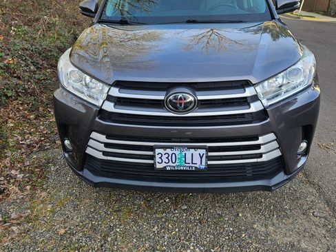 Used 2019 Toyota Highlander XLE image 5