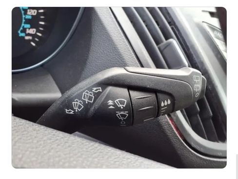 Used 2015 Ford Escape SE w/ Equipment Group 201A image 6