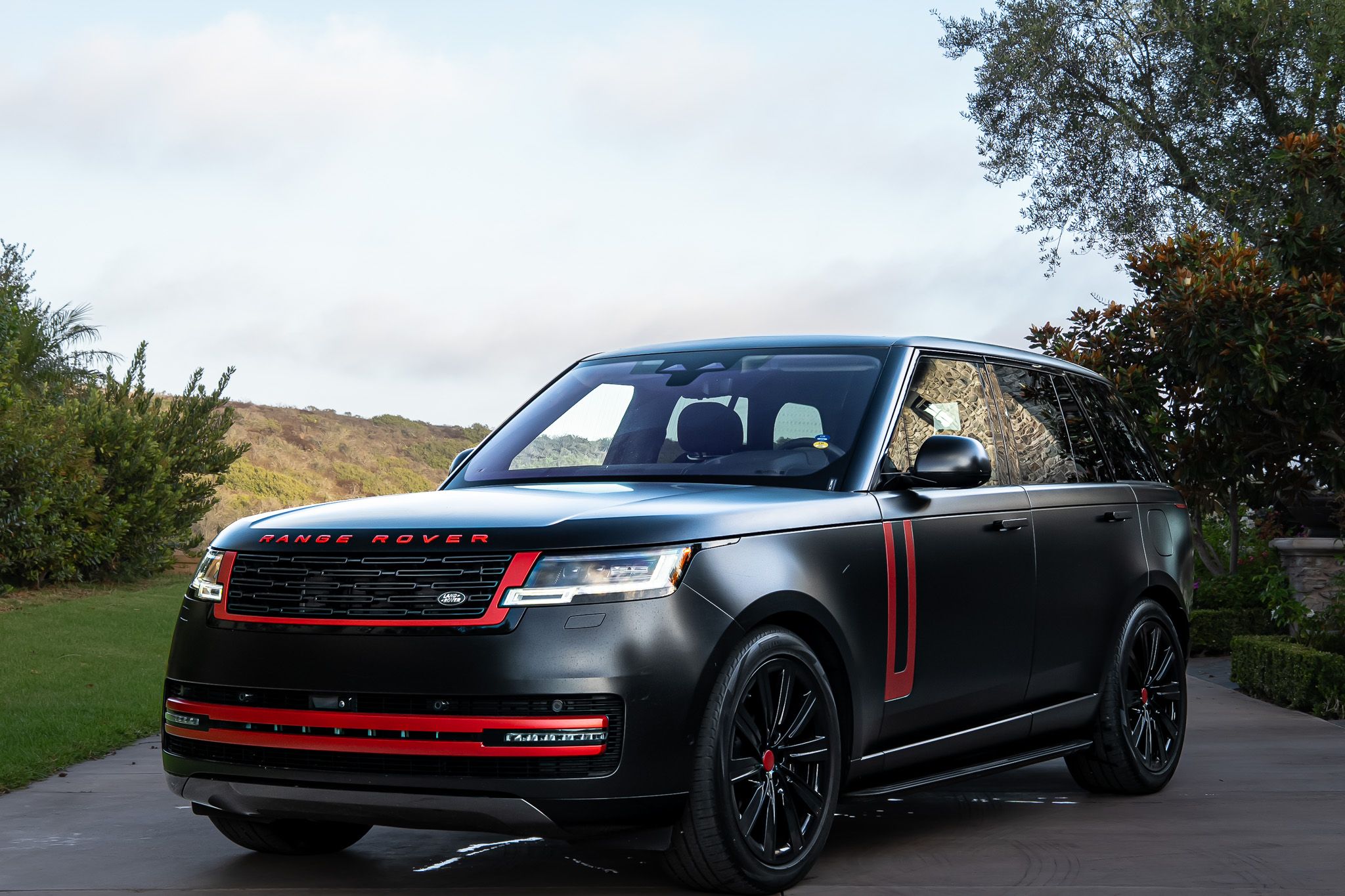 Used 2023 Land Rover Range Rover SE AWD/4WD image 1