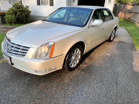 Used 2008 Cadillac DTS FWD image 4