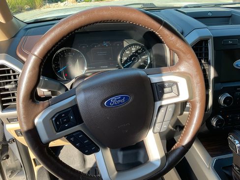 Used 2018 Ford F150 Lariat w/ Equipment Group 502A Luxury AWD/4WD image 11