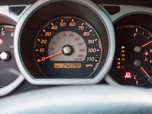 Used 2004 Toyota 4Runner Sport image 11