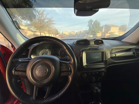 Used 2020 Jeep Renegade Altitude image 2
