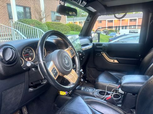 Used 2014 Jeep Wrangler Unlimited Sahara AWD/4WD image 11