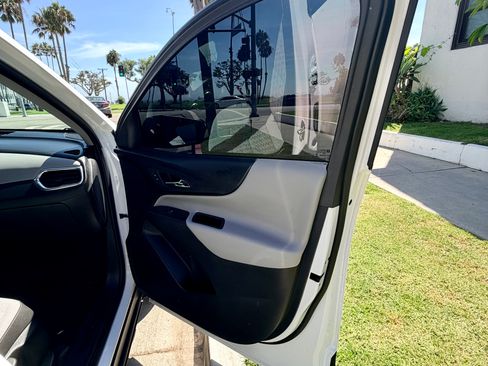 Used 2023 Chevrolet Equinox LS w/ LS Convenience Package FWD image 8