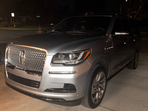 Used 2024 Lincoln Navigator L Reserve image 6