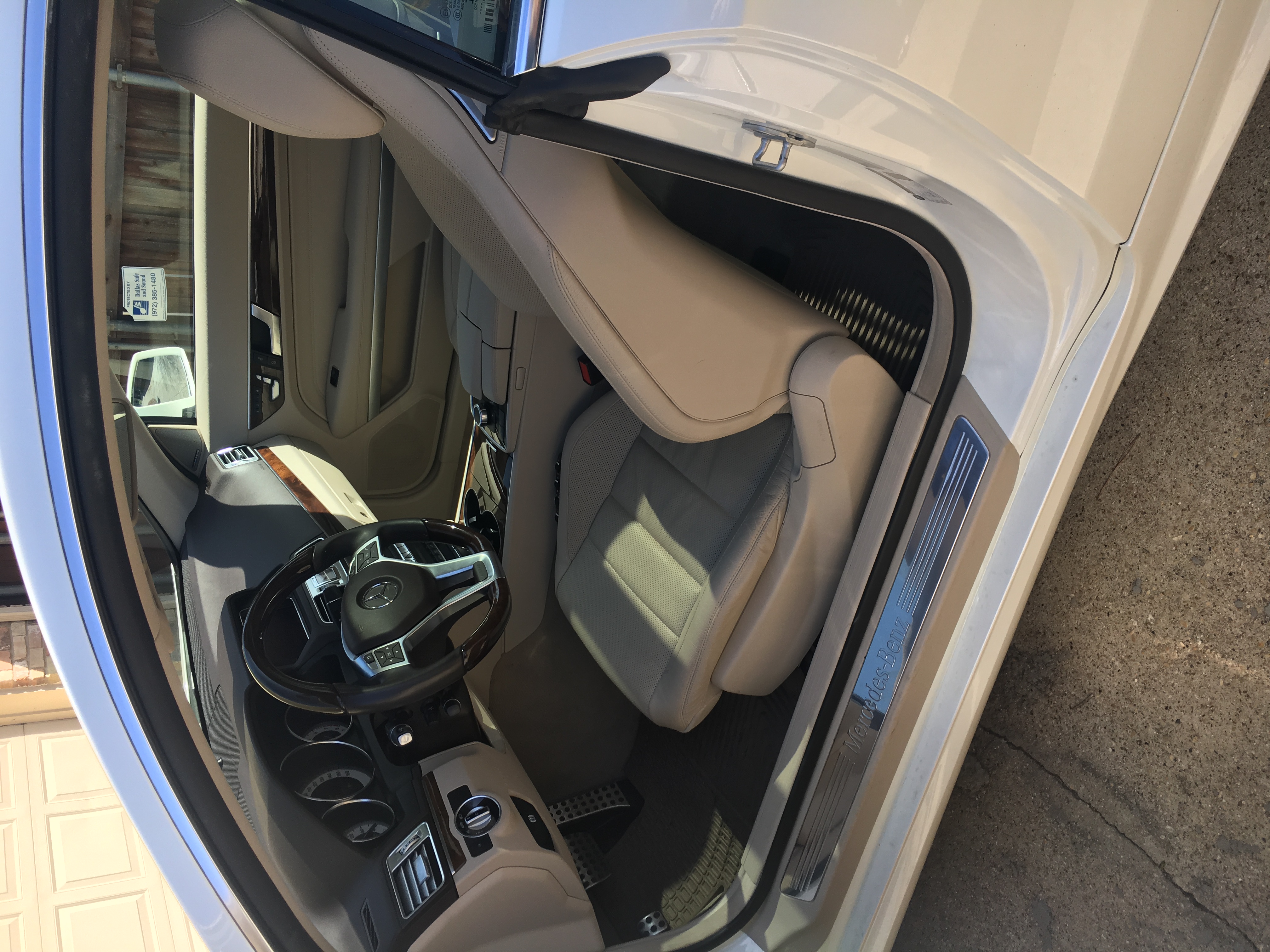 Used 2017 Mercedes-Benz E 400 Coupe image 2