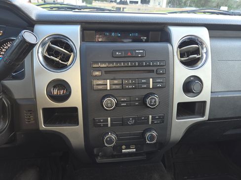 Used 2014 Ford F150 XLT image 11
