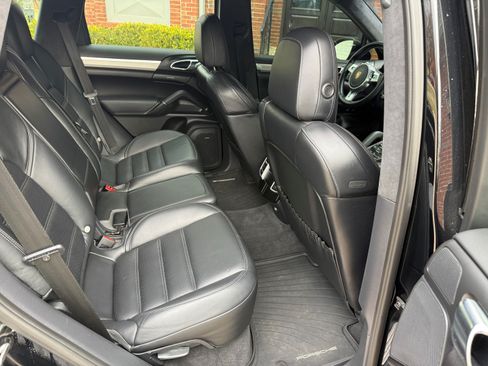 Used 2014 Porsche Cayenne GTS image 15