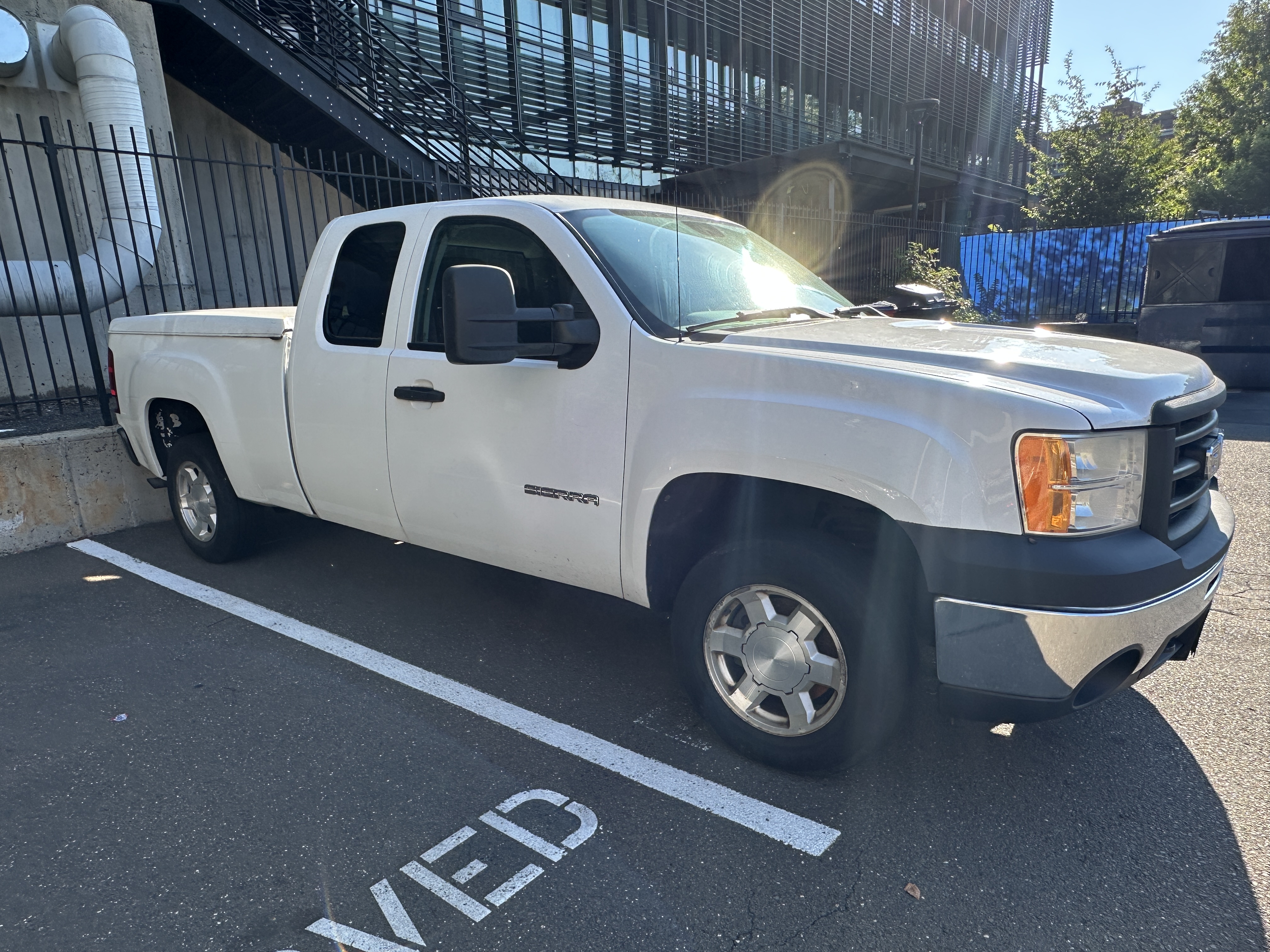 Used 2011 GMC Sierra 1500 W/T AWD/4WD image 4