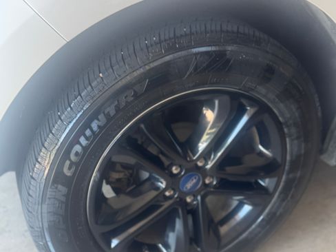 Used 2019 Ford Edge SEL w/ Equipment Group 201A image 9