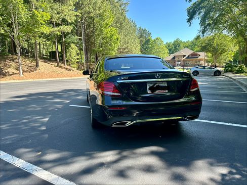 Used 2017 Mercedes-Benz E 300 4MATIC image 10