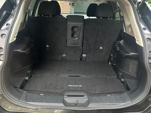Used 2017 Nissan Rogue SV AWD/4WD image 6