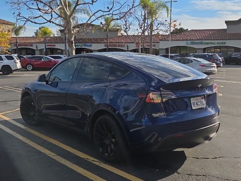 Used 2021 Tesla Model Y 2WD image 8