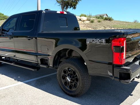 Used 2023 Ford F250 Lariat w/ Lariat Ultimate Package AWD/4WD image 11