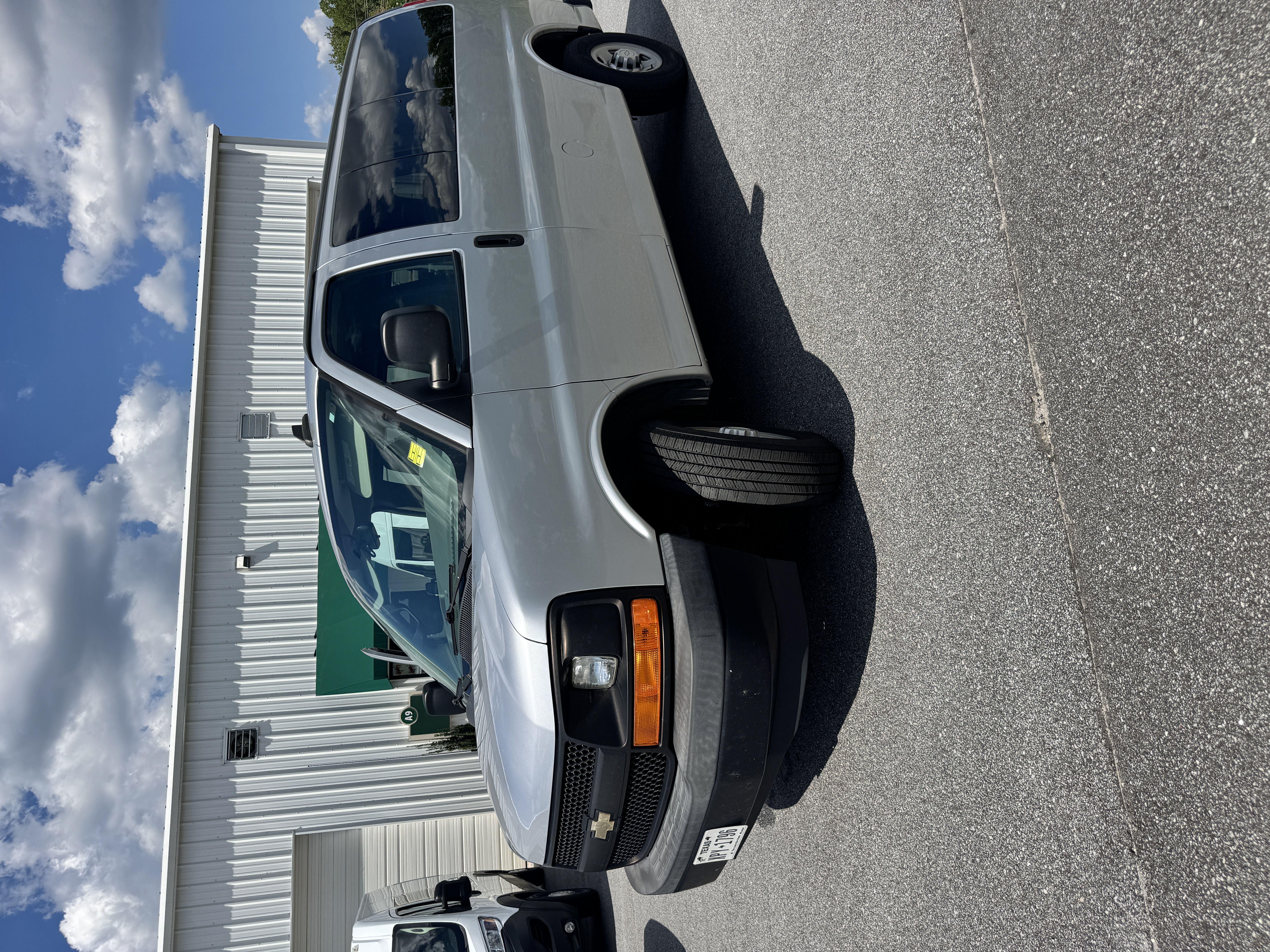 Used 2017 Chevrolet Express 2500 LS RWD image 1