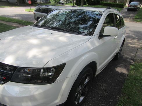 Used 2017 Dodge Journey Crossroad image 1