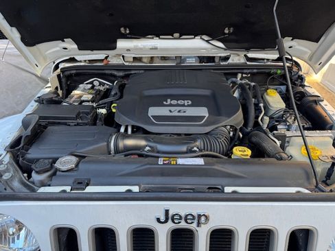 Used 2016 Jeep Wrangler Unlimited Sahara w/ Connectivity Group image 19