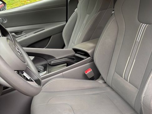 Used 2023 Hyundai Elantra SEL w/ Cargo Package image 9